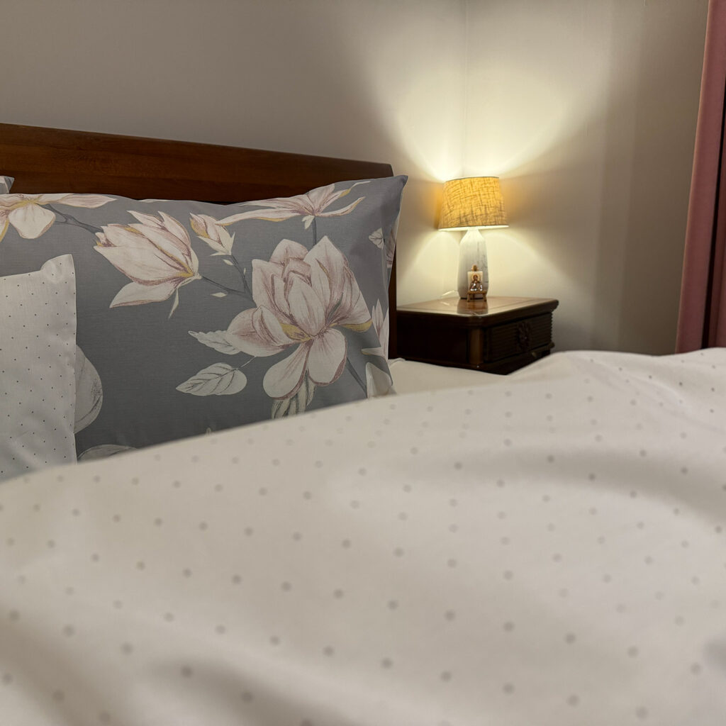 Lenjerie de pat florală 22 – detaliu material